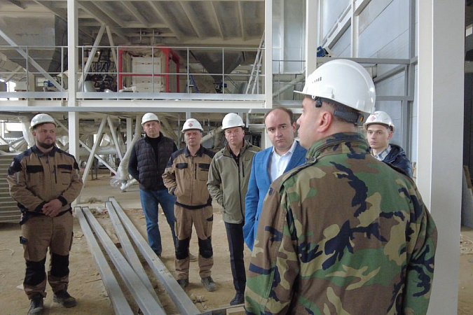Во время визита Федорищев пообщался с резидентами ОЭЗ и увидел Узловский молочный комбинат / тульское правительство