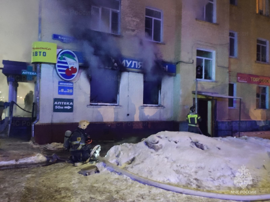 Опубликовано видео с места пожара в магазине &quot;Вишенка&quot; в Пролетарском округе Тулы