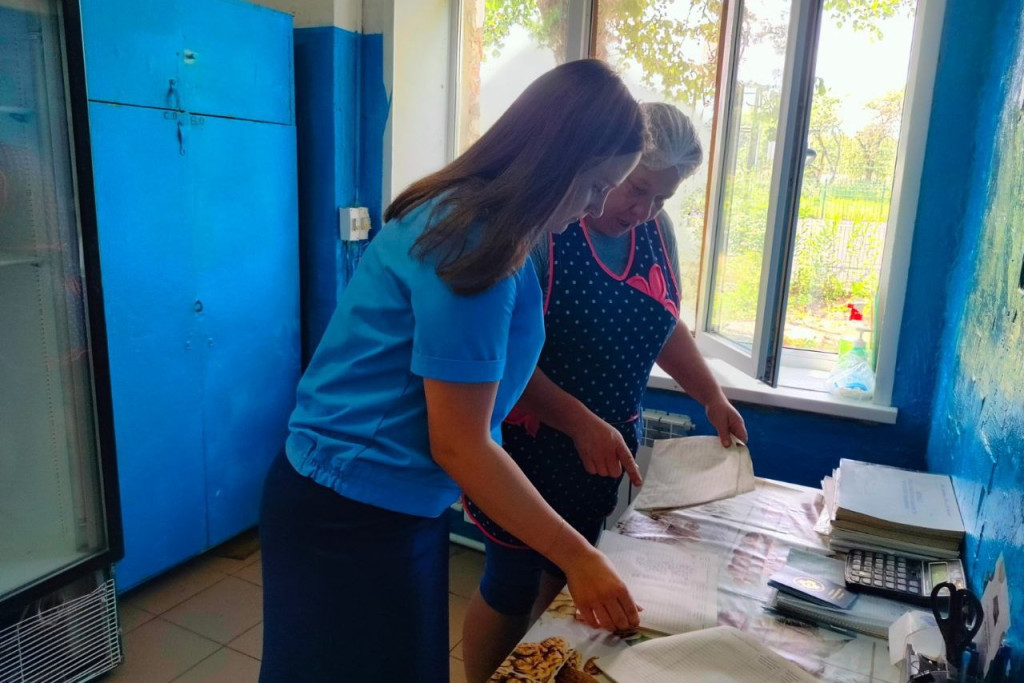 Спортзал, раздевалки и тренерская в данном детском лагере требуют обновления / прокуратура Спортзал, раздевалки и тренерская в данном детском лагере требуют обновления / прокуратура