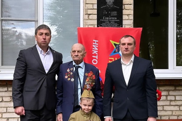 Памятную доску погибшему военному открыли 8 мая в селе Карамышево / администрация Щекинского района