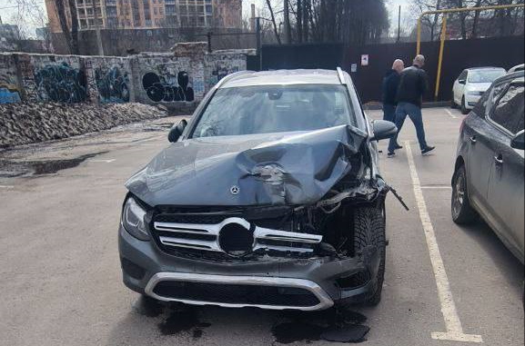 Виновник бросил свою машину и скрылся / «Едем по Туле»