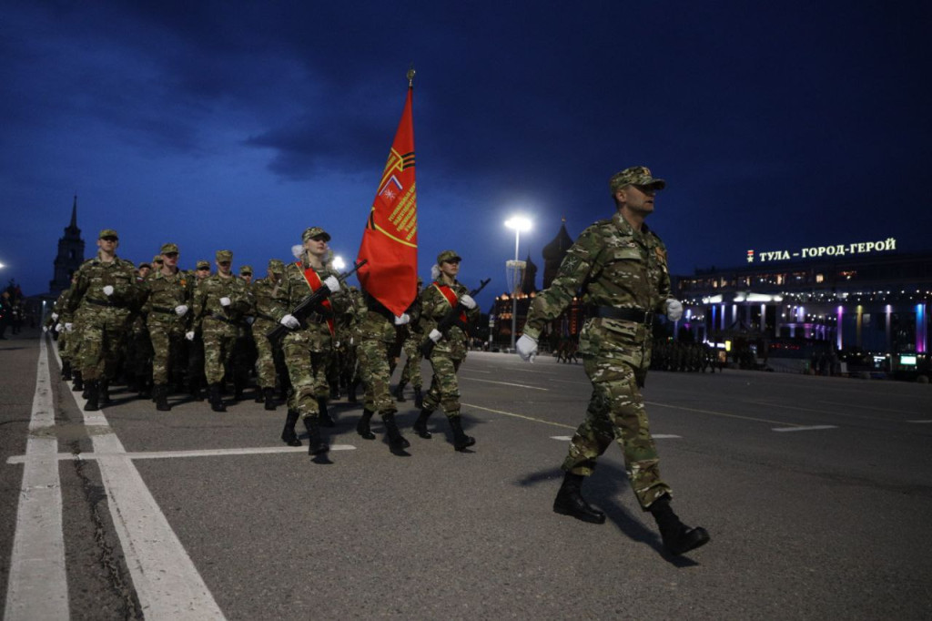 Среди военной техники, которая прибывает на репетицию Парада Победы в Тулу, замечены и новые образцы вооружений / Тульская служба новостей Среди военной техники, которая прибывает на репетицию Парада Победы в Тулу, замечены и новые образцы вооружений / Тульская служба новостей