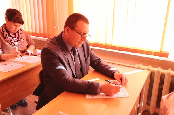 Глава администрации Донского Сергей Кулик написал ЕГЭ вместе с родителями школьников