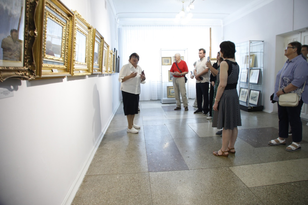 Художник Левшин отметил, что эта выставка позволит посетителю в какой-то степени познакомиться с самим Некрасовым / Тульское музейное объединение