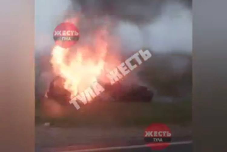 Под Ясногорском Тульской области по дороге проехал горящий автомобиль без водителя