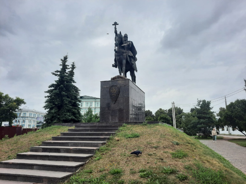 Памятник Грозному в орле.jpg