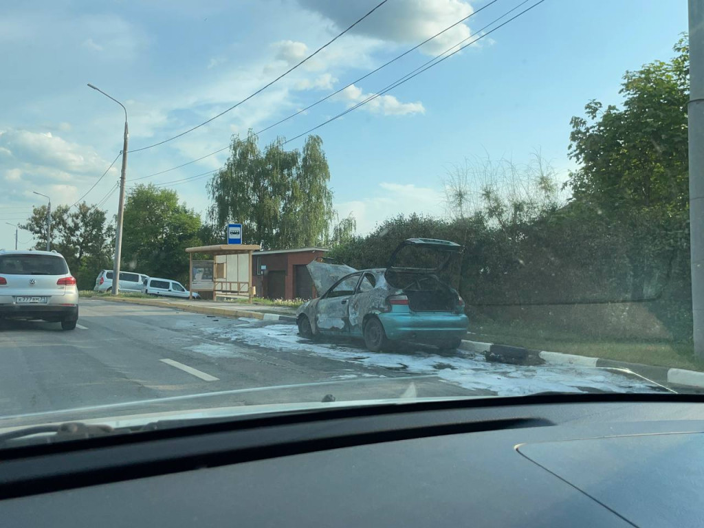 По словам туляков, авто сгорел полностью / Тульская служба новостей