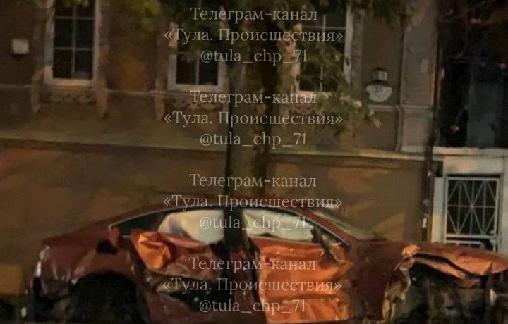 В Туле водитель протаранил несколько припаркованных авто