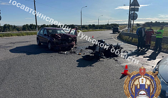 Пенсионер на Renault Logan врезался в мотоциклиста в Киреевском районе