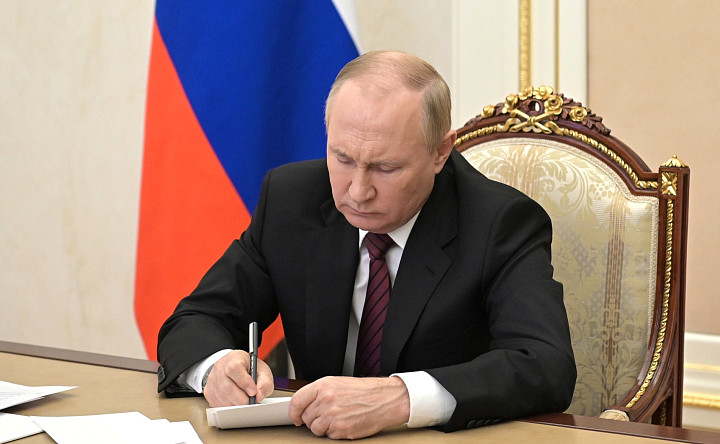 Путин проведет оперативное совещание с постоянными членами Cовбеза