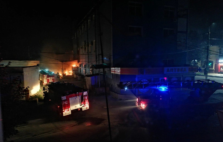 В Богородицке загорелось здание магазина «Дикси»