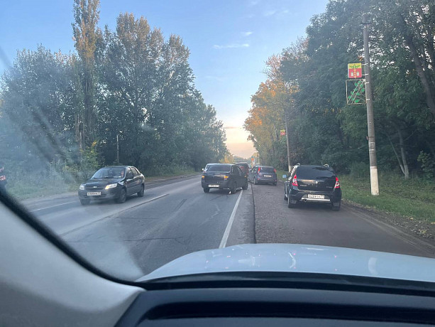 На въезде в Щекино собралась пробка из-за аварии