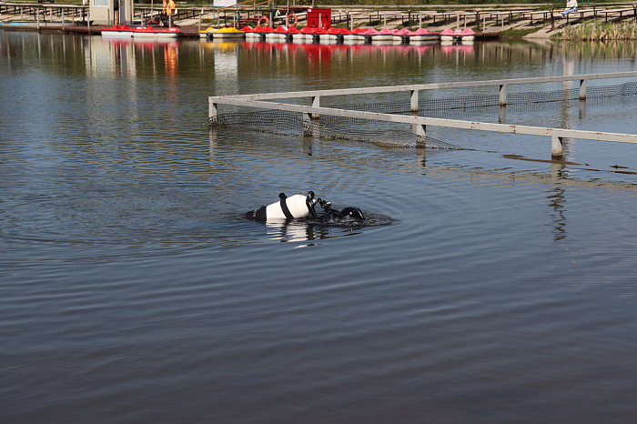 Водолазы обследовали дно центрального пруда в парке имени Белоусова в Туле