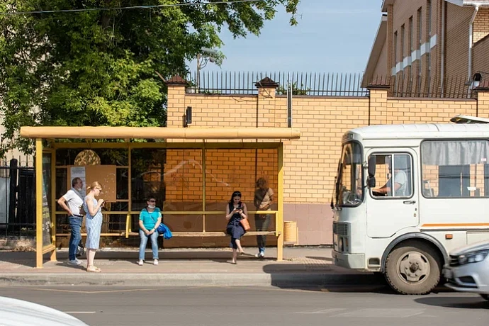 В Новомосковском районе до сентября поменяют десять остановок общественого транспорта