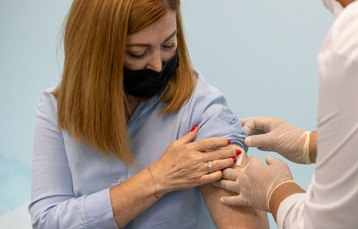 «Сделайте прививку, если не хотите «поиграть в вымирание»: Врач предупредил о пандемическом потенциале свиного гриппа