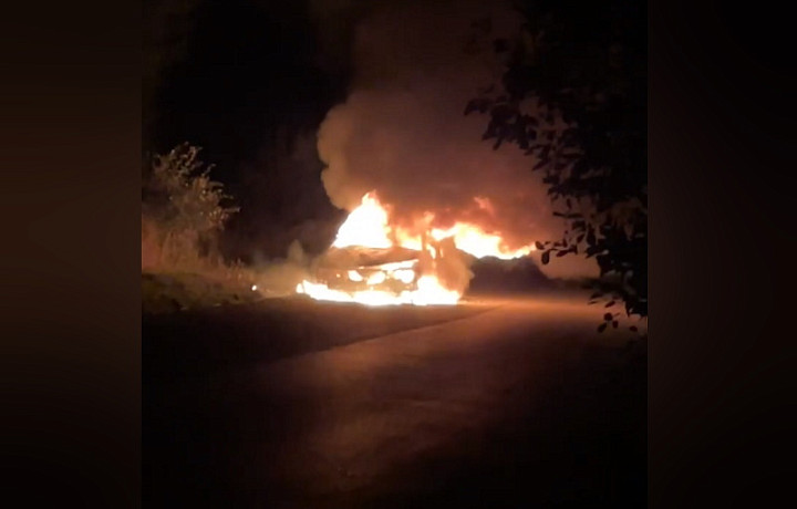 В тульском поселке Скуратово ночью 20 сентября сгорел автомобиль