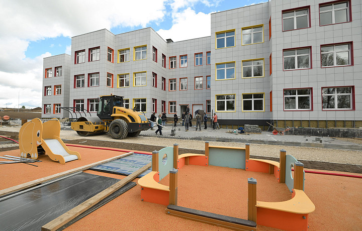 Новые школы, детские сады, больницы, спортивные комплексы: в правительстве региона обсудили строительство социальных объектов