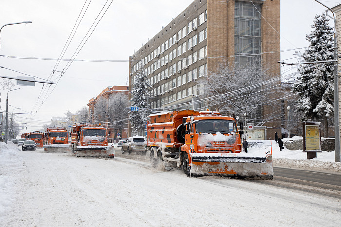 Тулу засыпало снегом: как в городе борются с последствиями стихии