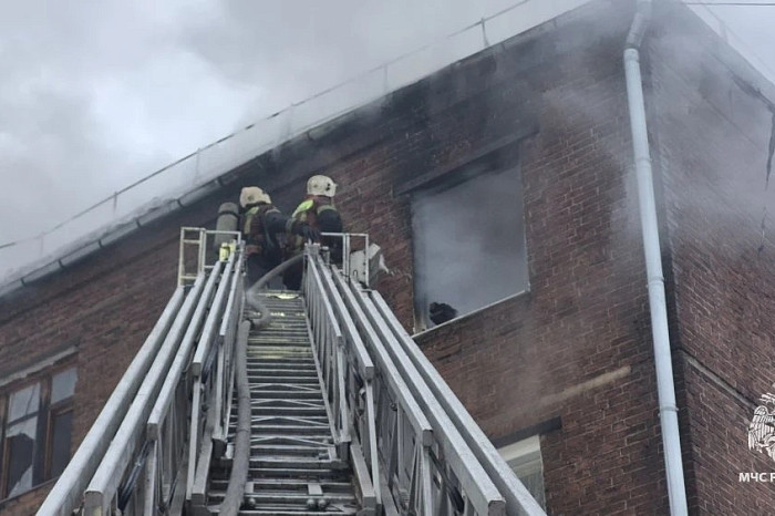 Из горящего дома на улице Луначарского в Туле эвакуировали 28 человек