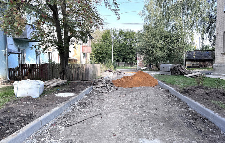 ﻿В Щекинском районе приводят в порядок 14 дворов