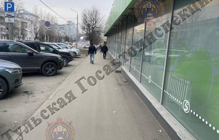 Туляк на электросамокате сбил женщину-пешехода на улице Октябрьской