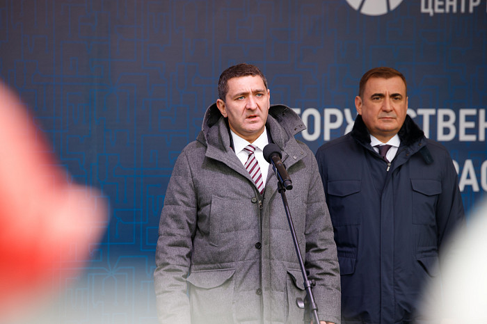 Дюмину и гендиректору «Россетей» Рюмину показали новый питающий центр в Туле