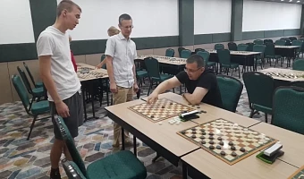 Туляк Александр Гетманский стал чемпионом мира по стоклеточным шашкам с максимальным результатом