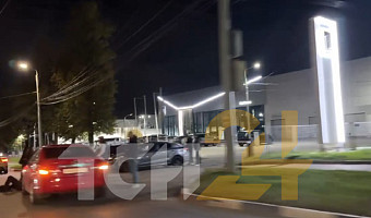 У автосалона на Московском шоссе в Туле машина сбила пешехода