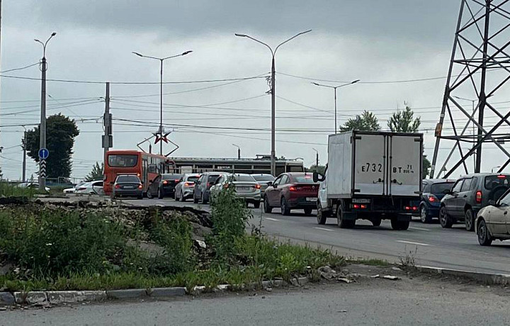 В Туле на Восточном обводе произошло ДТП с трамваем