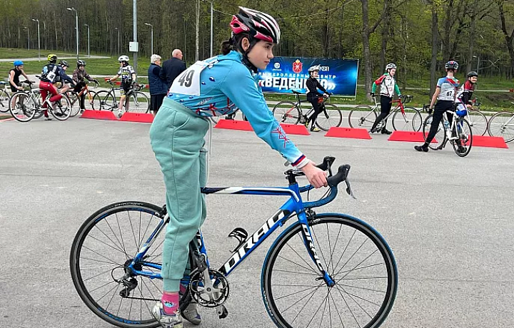 В лыжероллерном центре «Веденино» проходит первенство Тульской области по велоспорту на шоссе