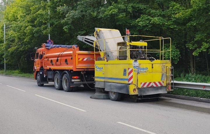 Коммунальные службы за сутки убрали с улиц Тулы 51 кубометр смета