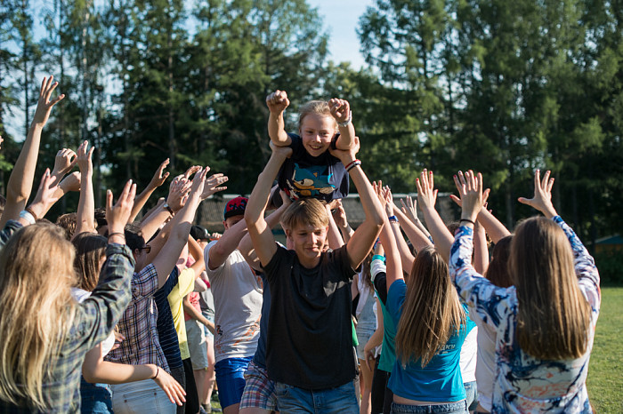 Шутки с зубной пастой и песни у костра: как туляки отдыхали раньше и как школьники проводят каникулы сейчас