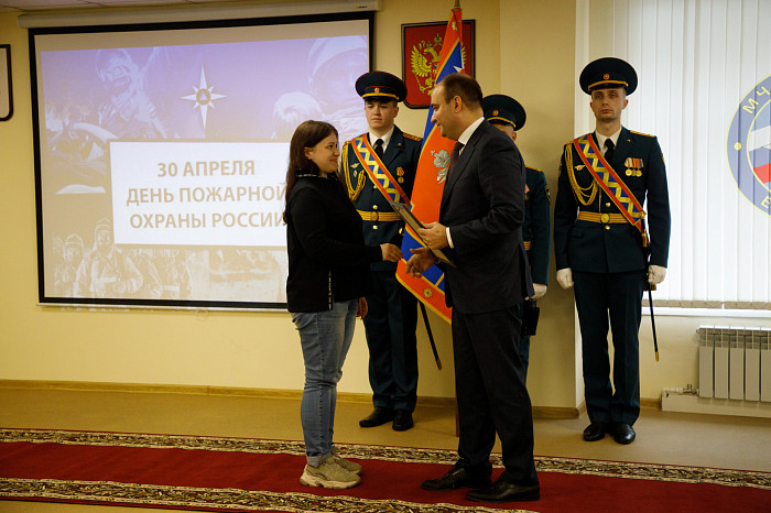 Глава тульского МЧС поздравил спасателей с Днем пожарной охраны