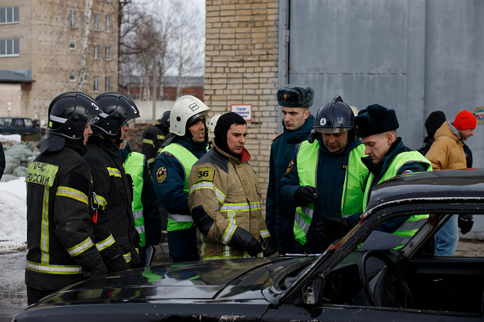 В Туле прошли соревнования среди спасателей по ликвидации последствий ДТП