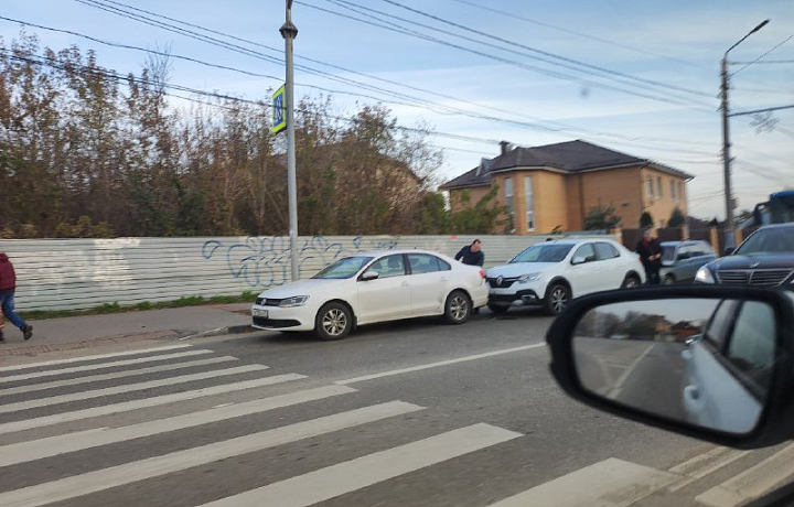 НА улице Дмитрия Ульянова в Туле столкнулись несколько автомобилей