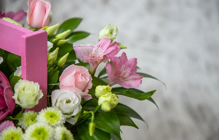 13 цветов – юбиляру, 27 – жене, ромашка – про романтику, красная роза – про любовь: о чем говорят букеты