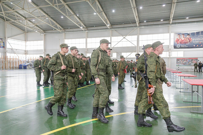 Мобилизованным тулякам вручили боевое оружие