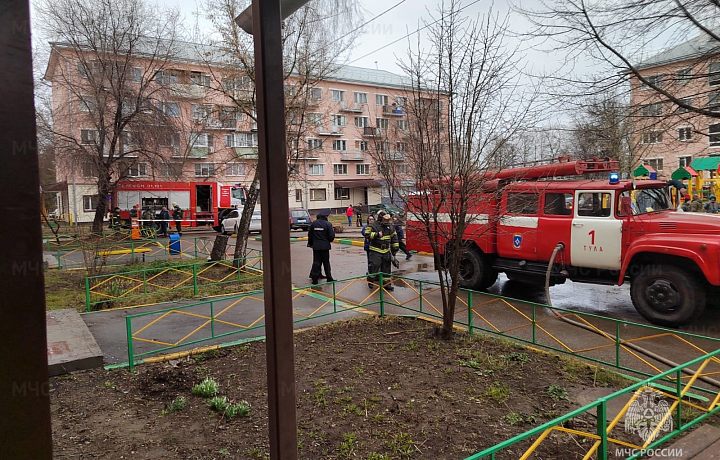 На улице Металлургов в Туле произошло задымление в подъезде жилого дома