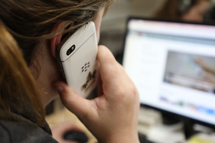 «Blackberry, тут нищета, нет, мы не бедные»: Мошенники спели журналисту ТСН24 песню про мобильный телефон
