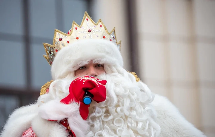 «Забота и подарки не исчезают, меняется только форма сказки»: как объясниь ребенку, что Деда Мороза нет и когда это лучше делать?