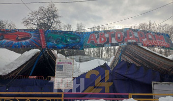 В Центральном парке Тулы на детском аттракционе обрушилась крыша от снега