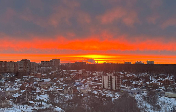 Туляки засняли на камеру огненный рассвет