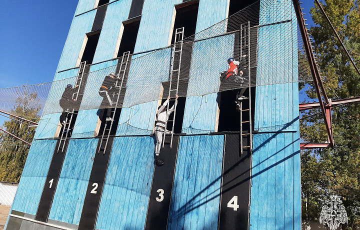 В тульском МЧС определили лучших в пожарно-спасательном спорте