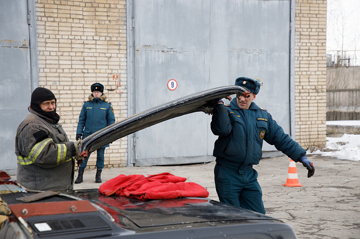 В Туле прошли соревнования среди спасателей по ликвидации последствий ДТП