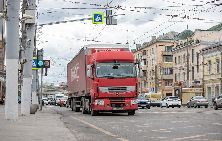 Российские грузоперевозчики смогут снизить топливные расходы с помощью новой программы Авито и Benzuber