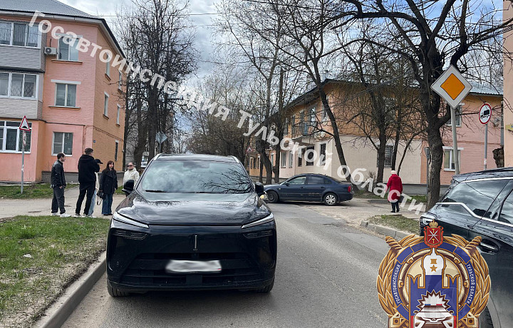 В Туле автомобиль сбил ребёнка вблизи пешеходного перехода