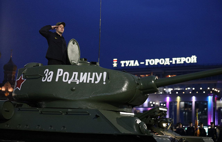 На площади Ленина в Туле началась репетиция парада