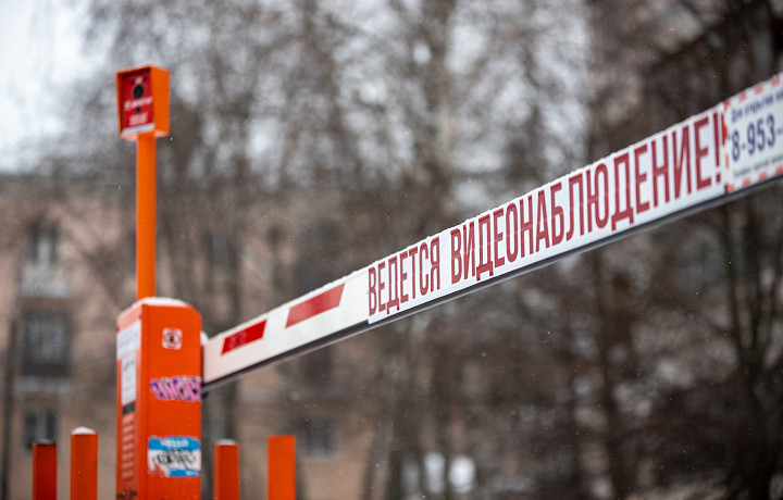 Двор закрыли, а суд открыл: шлагбаум в тульском Зеленстрое признали незаконным спустя 4 года