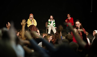 Звездные гости в Поленово: «Папина дочка» Ева Смирнова встретилась с курскими школьниками в тульском лагере