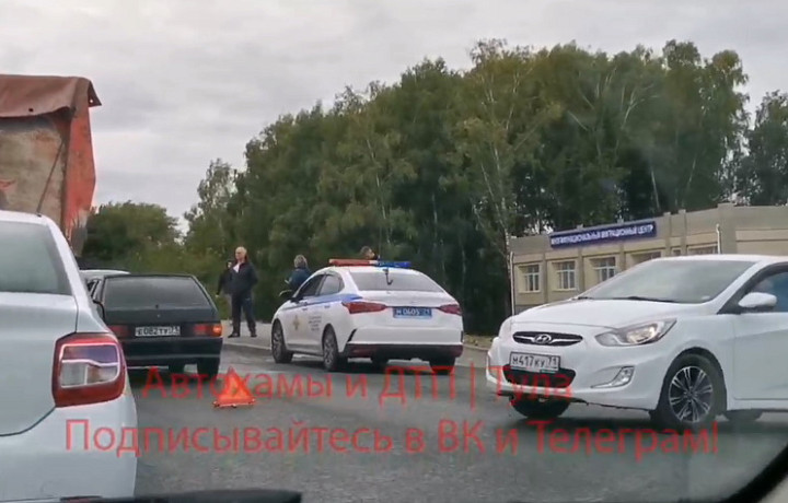 На улице Рязанской в Туле произошло тройное ДТП